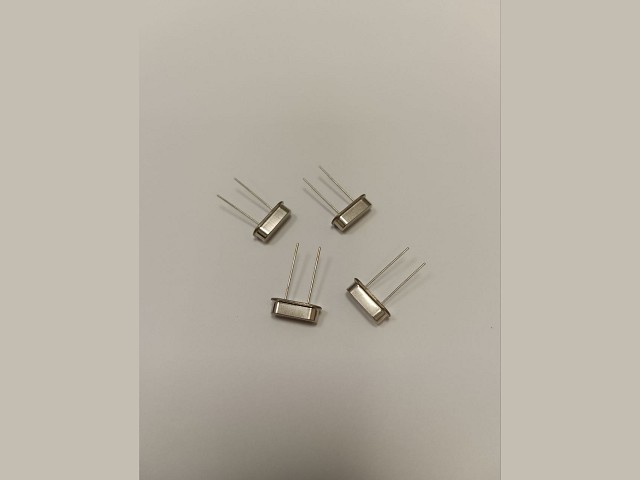  8   (HC-49S)